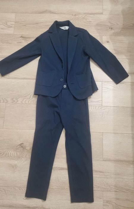 Costum H&M impecabil