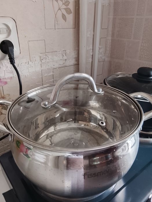 Продается кастрюля из нержавеющей стали