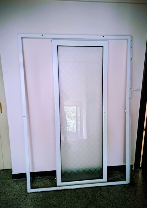 PVC прозорци двойни с по едно крило отваряеми алуминиев интериорни вра