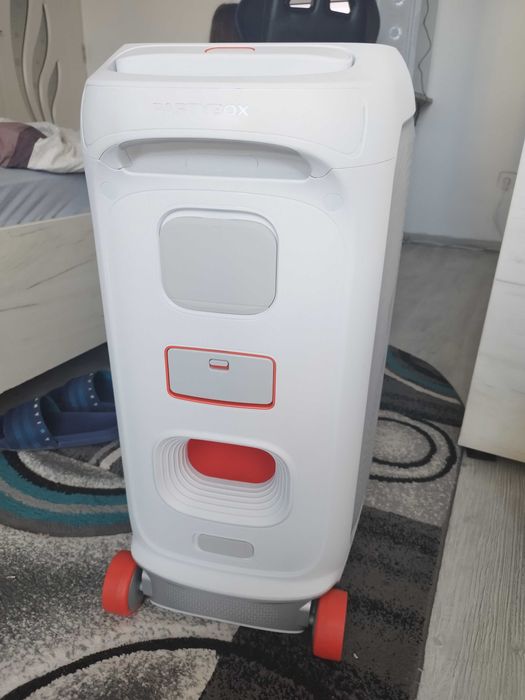 Boxa Jbl 320 alb cumpărată de 2 luni