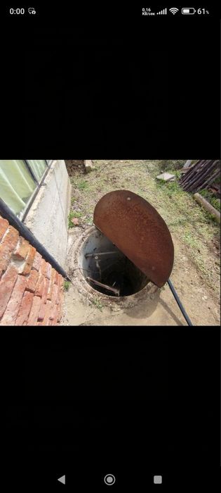 Двуетажна вила с двор.