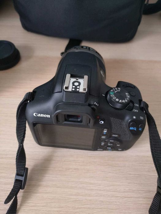 Kit Complet DSLR: Canon EOS 1300D + Obiectiv Macro 60mm f/2.8 + Obiectiv 18-55mm + Accesorii