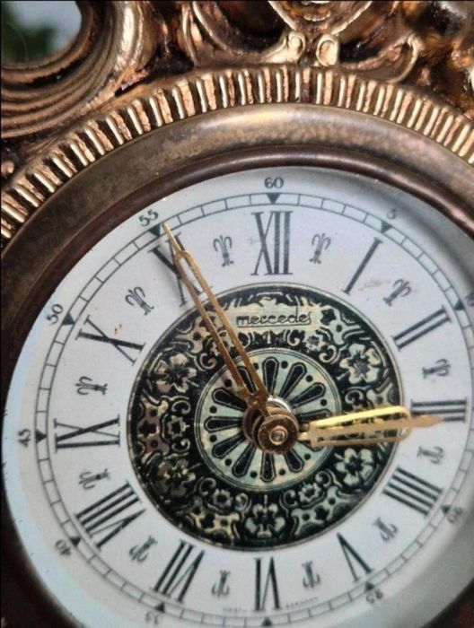 Ceas de masă antic Mercedes
