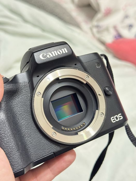 Продам Canon EOS M50 Kit (18-150mm)