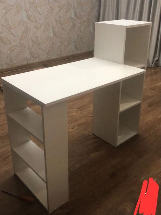 Продам стол с тумбой