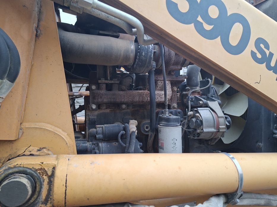 Vînd buldo escavator case 590  sle adus recent iitalia