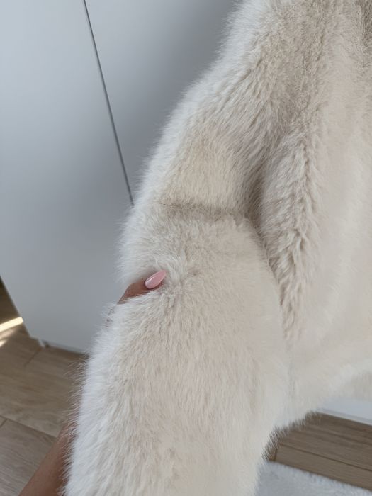 Палто на ZARA с бял косъм