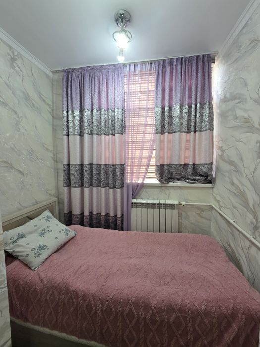 Продаётся двухкомнатная в трёх на втором этаже Юнусабад 7 квартал