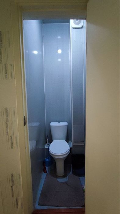 Bez makler Srochno 2 xonali Kvartira sotiladi.