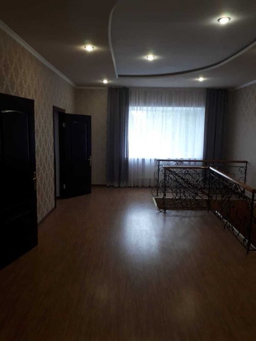 продам дом-коттедж  Костанай