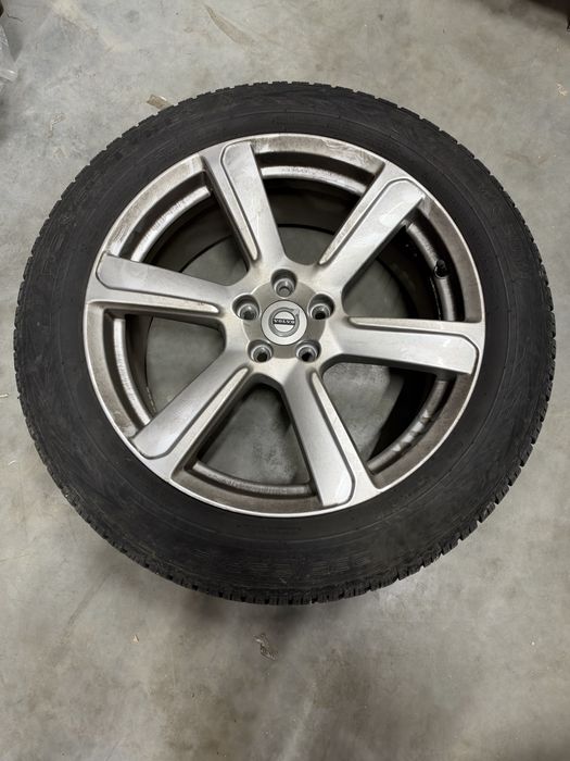 Зимни гуми и джанти Volvo 235/55/19 Nokian