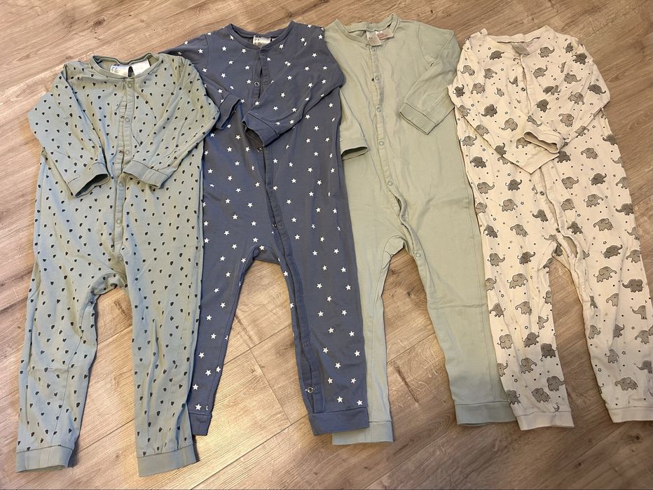H&M, salopete/pijamale. Marimea 98. Pret 50 lei