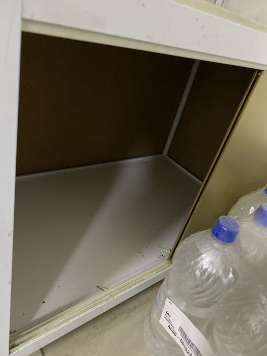 Ветрина стеклянный продам