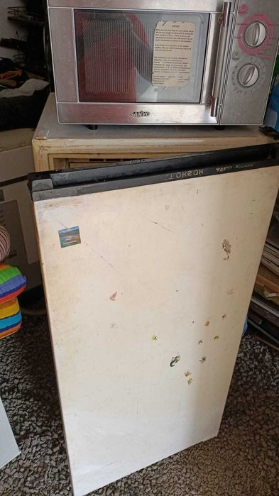Продам   рабочий холодильник .
