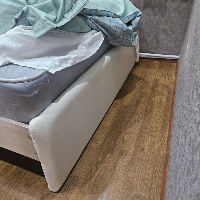 Продам кровать без матраса