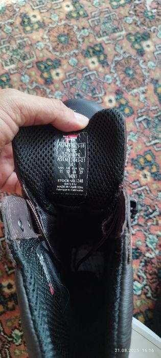 Продам мужские ботинки