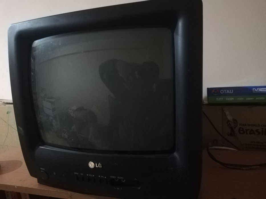 Продам телевизор 37см