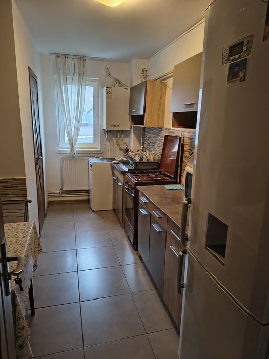 Apartament 3 camere de închiriat