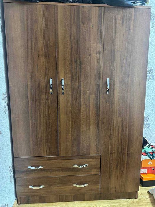 Shkaf Srochna sotiladi holati a'lo