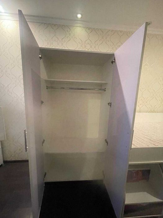 Продаю шкаф с кроватью