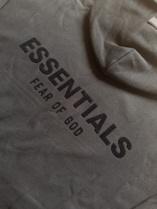 Екип Essentials (налични S, размери)