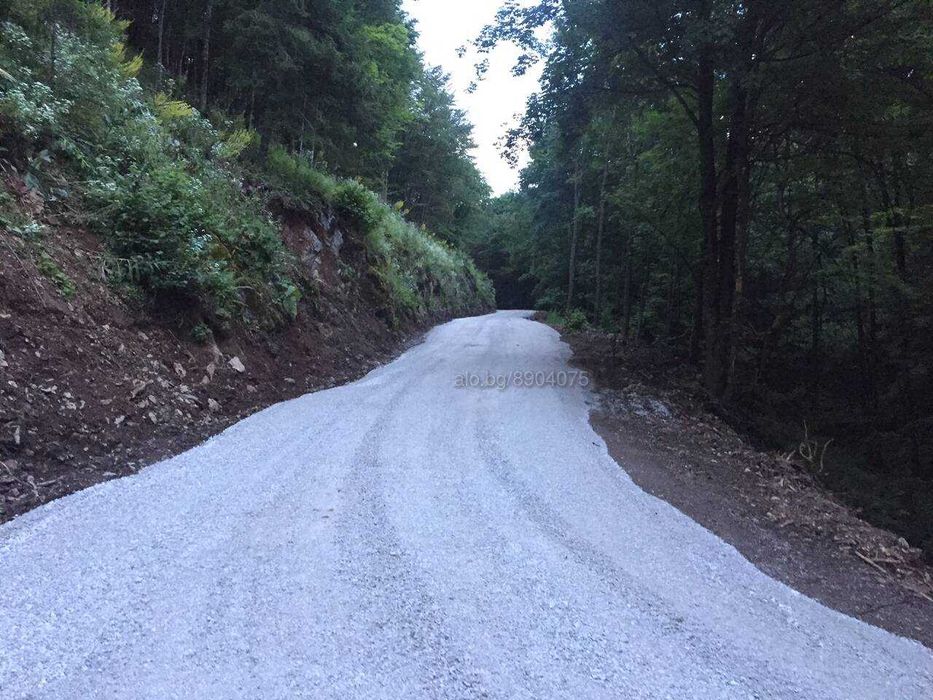 Насипване, чакълиране и асфалтиране на пътища