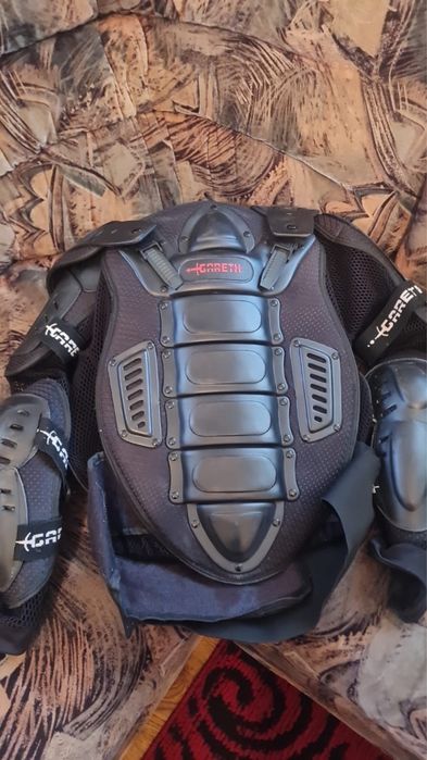 Vand echipament moto