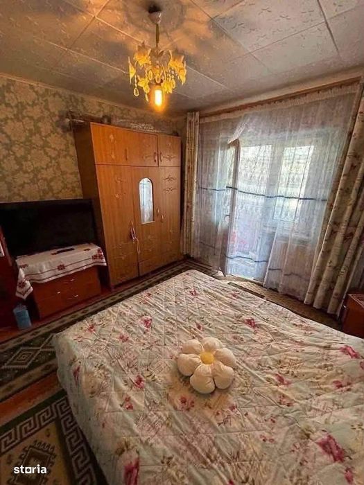 De vanzare apartament cu 3 camere, 3 balcoane, etajul 3