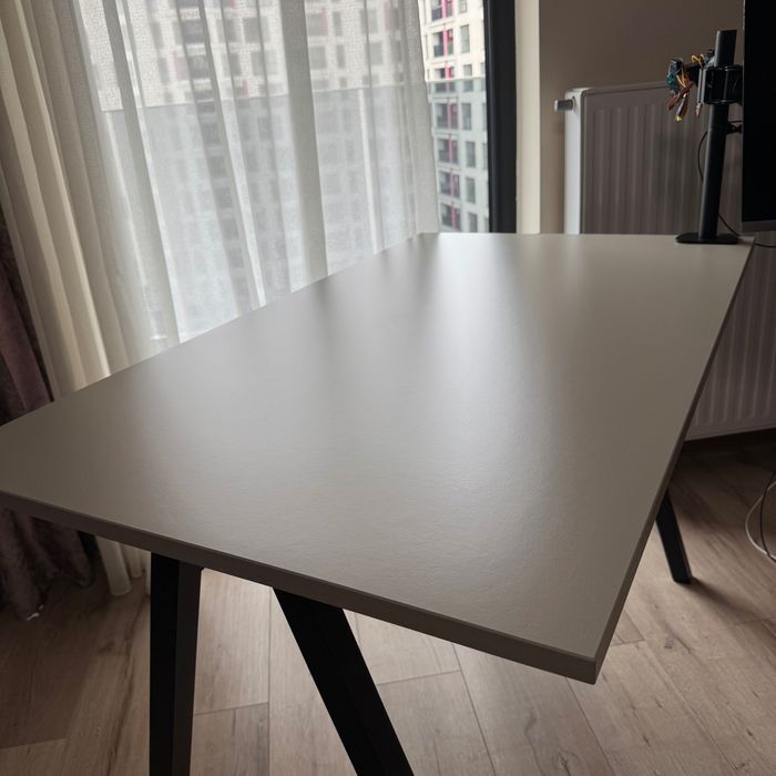 Birou TROTTEN IKEA  120x70 cm, în stare perfectă