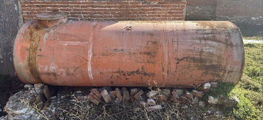 Продавам цистерна за гориво 4–5 тона (4000–5000 л)