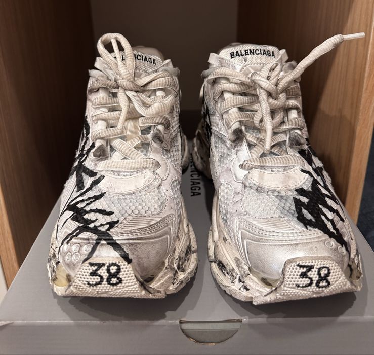 Оригинални Balenciaga–Ръчно рисуван модел, Чисто нови, неносени