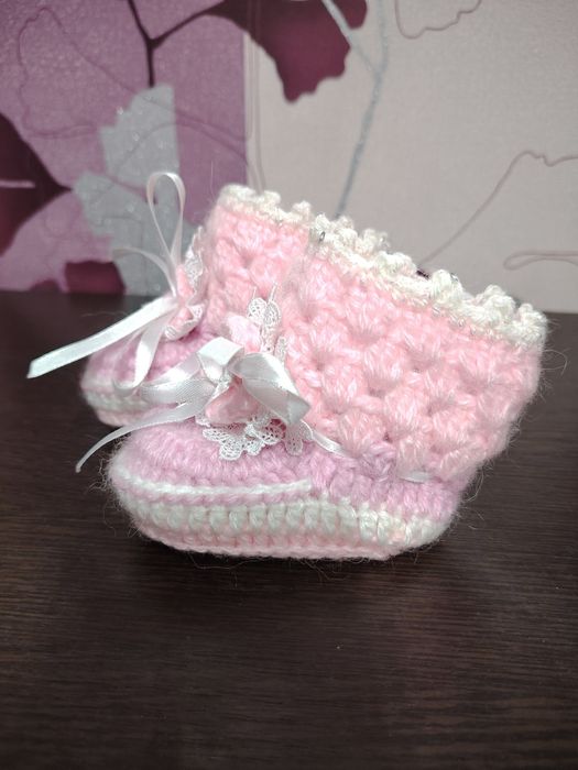 Продам вязаные пинетки на девочку