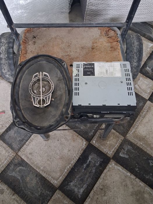 Магнитол и динамик