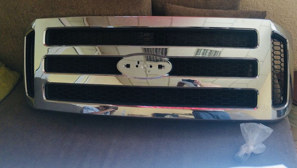 Ford F250 F350 F450 F550 Super Duty 05-07 решетка YCC CAPA НОВА