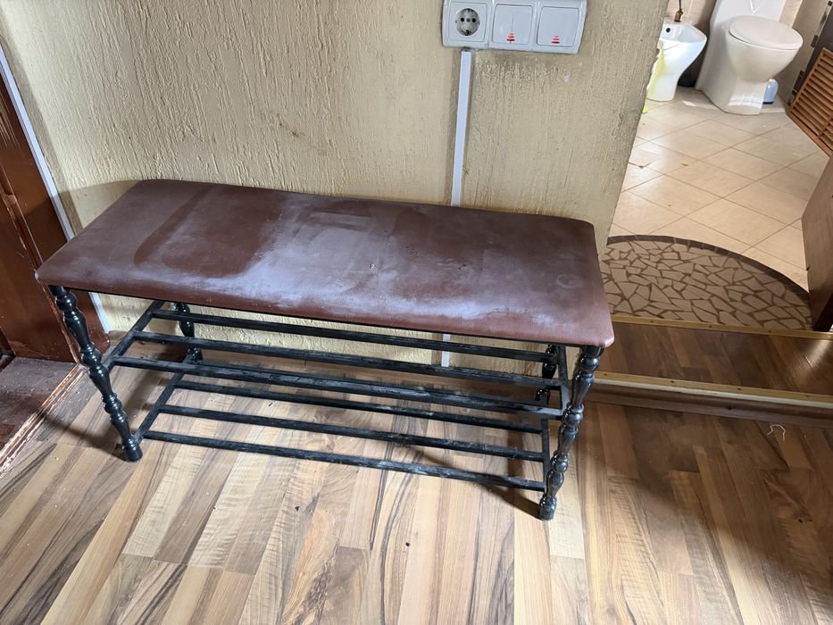 Матрас ,стол детский ,ковры ,обувница