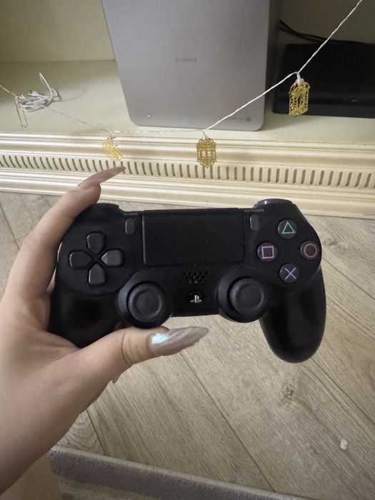 Ps4 с играми и джойстиком