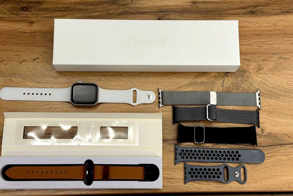 Apple Watch Series 8 45mm + 6 оригинальных ремешков из США