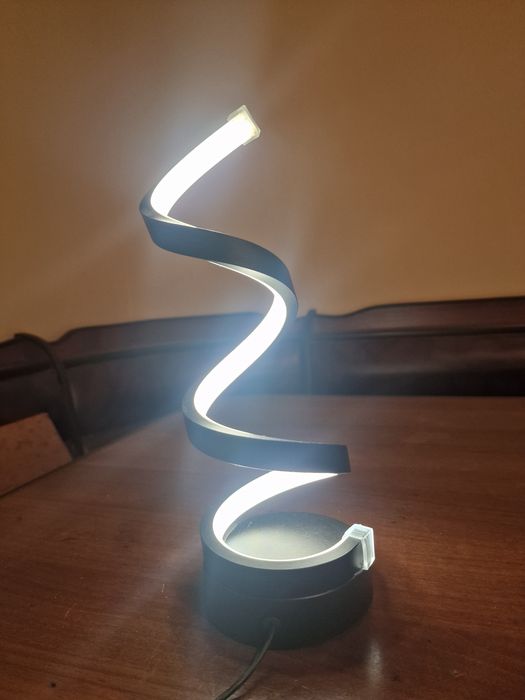 Продам настольный светильник