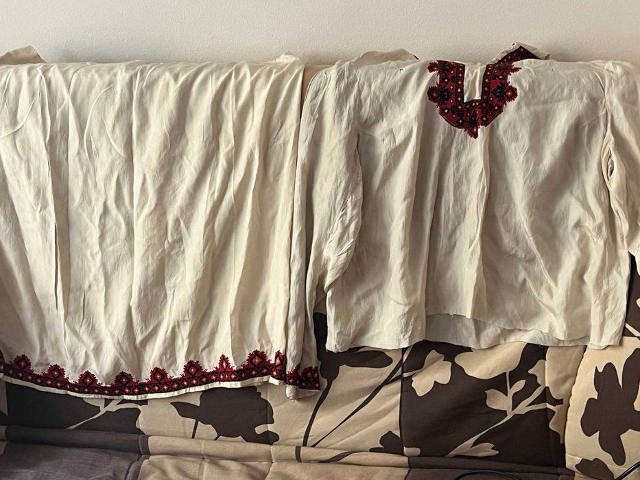 Автентична ръчно Бродирана Народна носия Пола и Риза; Престилка