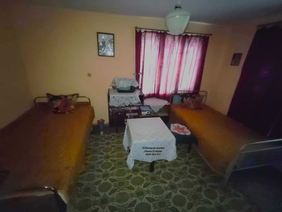 Двуетажна къща в село Винарово