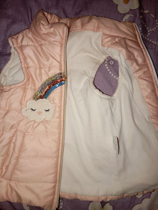 Безрукавка на девочку. На год.