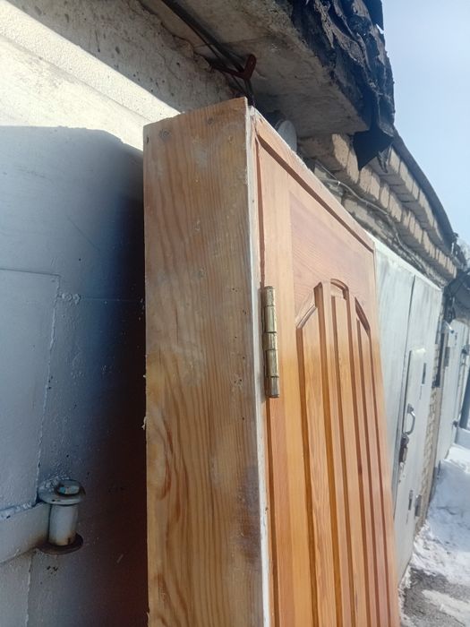 Дверь деревянная входная