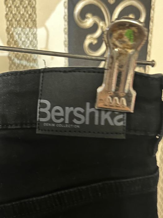 Blugi bershka de dama negri marimea 34