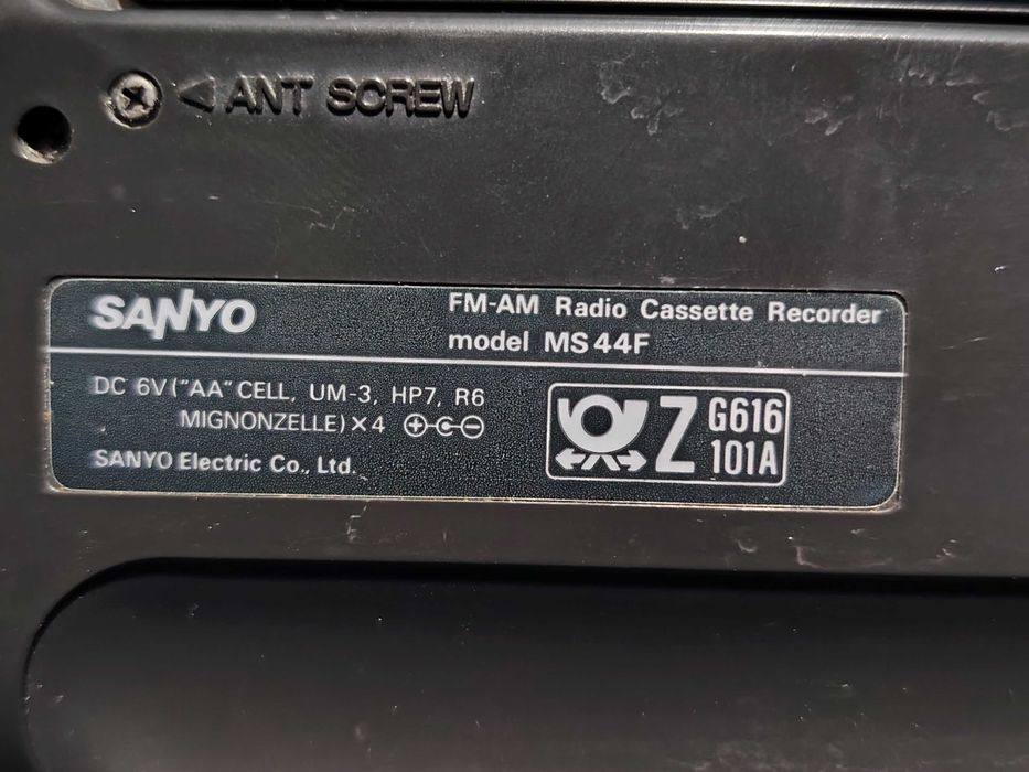 SANYO MS 44F FM-AM Radio Cassette Recorder portabil. Sebis • OLX.ro