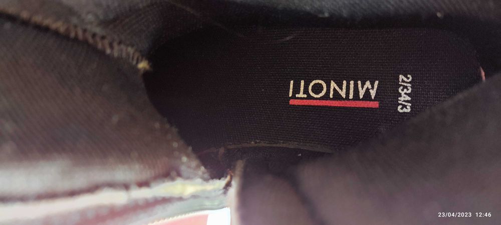 Детски боти. Напълно запазени