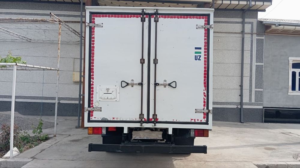 Исузу сотилади. 
Пробек 277минг холати яхши.Метан. Хужжатл