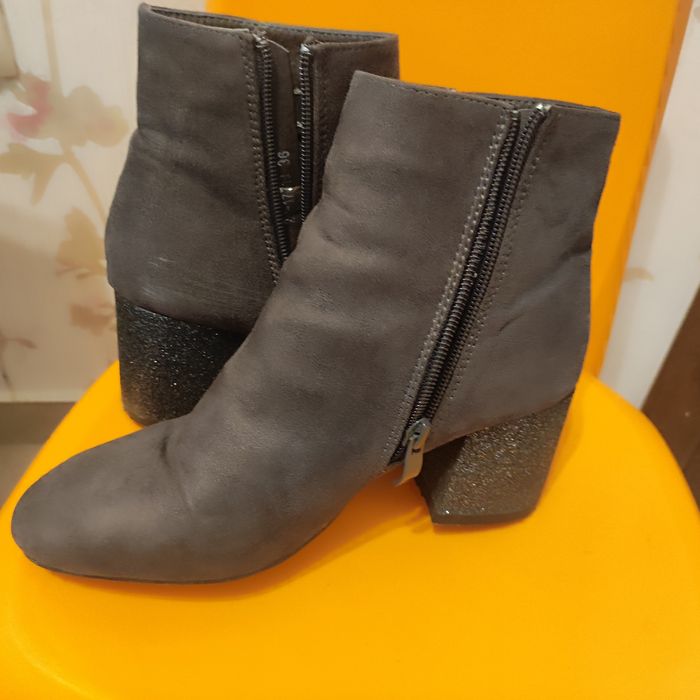 Дамски обувки  от велур 4 € за  бр.