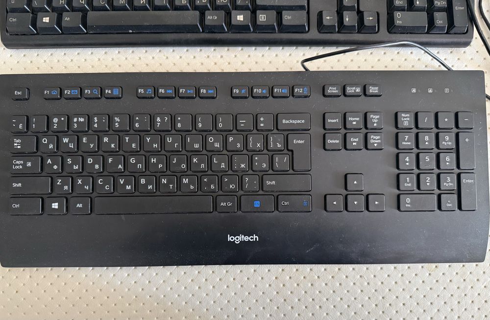 Клавиатуры HP и Logitech проводные USB, рус/англ