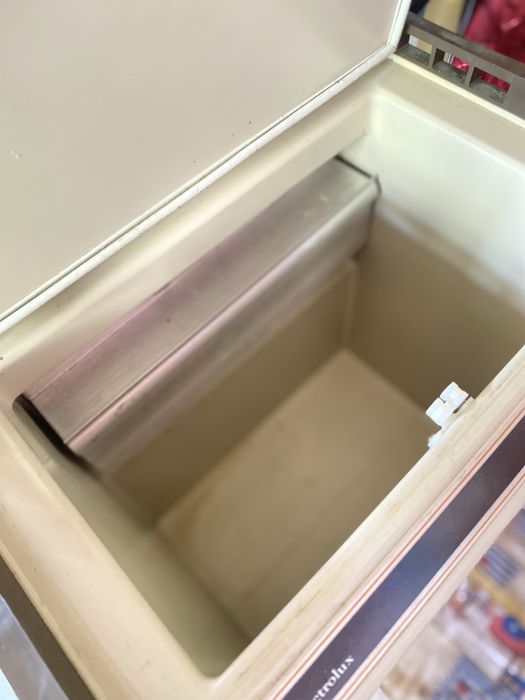 Хладилник 12/220v