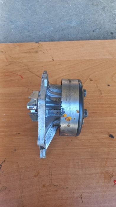 Помпа Тойота Камри 2.4